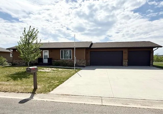 Homes for sale in Perham, MN | 822 9th Ave Sw, Perham, MN 56573 | MLS# 7085768
