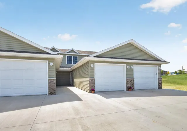1st image of 1845 Daniel Ln Ne, Stewartville, MN 55976 | MLS# 7085769