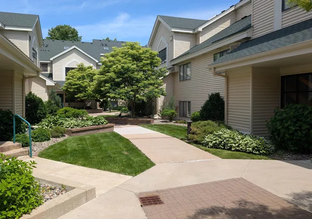 Homes for sale in Edina, MN | 7614 York Avenue, Edina, MN 55435 | Houzeo