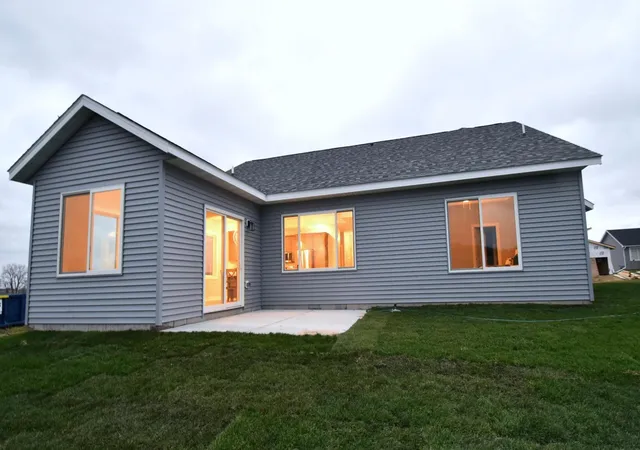 Homes for sale in Zumbrota, MN | 106 Fairway St, Zumbrota, MN 55992 | MLS# 7085827