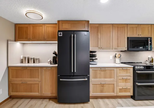 Photo 4 of Condo for sale at 6051 Laurel Ave #112, Minneapolis, MN 55416 | MLS# 7085832 | Listing updated on 2026-08-27