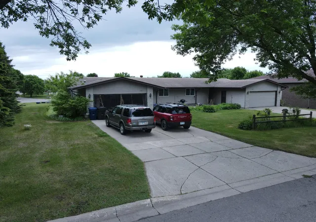 2nd image of 1710 N Park St, Fergus Falls, MN 56537 | MLS# 7085839