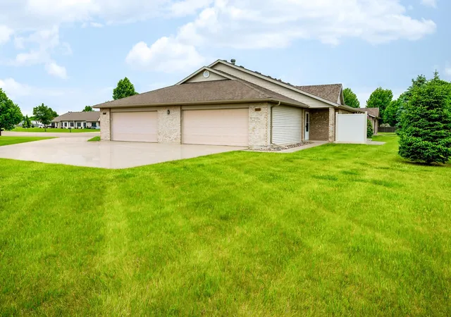 Homes for sale in West Fargo, ND | 1415 Heatherwood Ct #4, West Fargo, ND 58078 | MLS# 7085845
