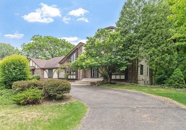2nd image of 1952 Safari Trl, Eagan, MN 55122 | MLS# 7085860