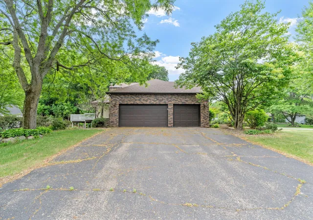 3rd image of 1952 Safari Trl, Eagan, MN 55122 | MLS# 7085860