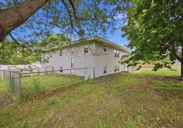 Listing Photo 4 - Condo for sale in building located at 5116 Edgewood Ave N, Minneapolis, MN 55428