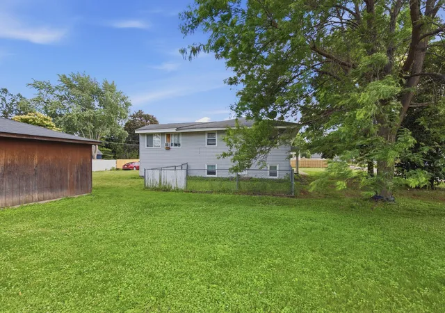 Listing Photo 5 - Condo for sale in building located at 5116 Edgewood Ave N, Minneapolis, MN 55428