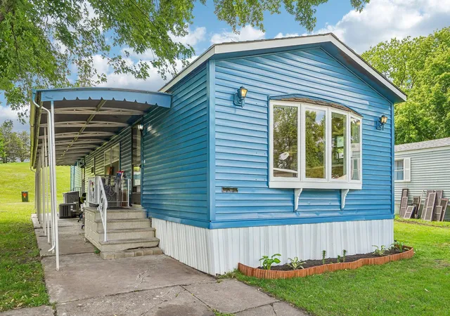 Homes for sale in Lindstrom, MN | 13100 318th St #131, Lindstrom, MN 55045 | MLS# 7085898