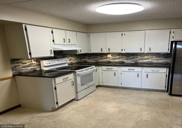 3rd image of 3320 Louisiana Ave S #402, Minneapolis, MN 55426 | MLS# 7085969