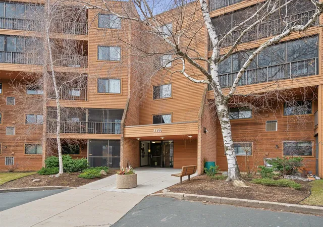 4th image of 3320 Louisiana Ave S #402, Minneapolis, MN 55426 | MLS# 7085969