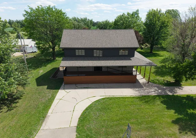Photo 2 of Single family home for sale at 831 2nd Street Sw, Glenville, MN 56036 | MLS# 7085977 | Listing updated on 2026-07-31