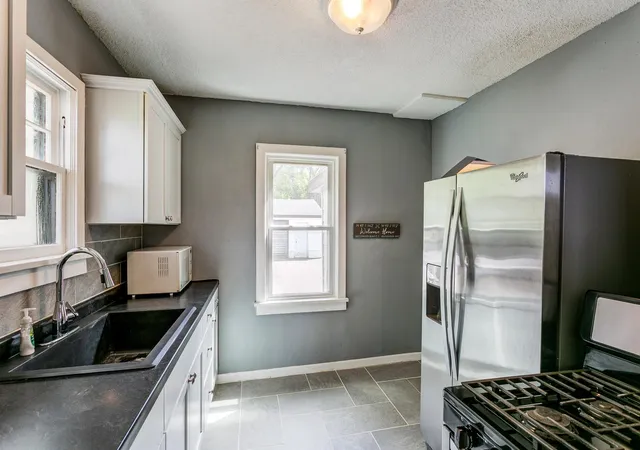 Photo 4 of Sale Pending at 1612 County Rd C E, Saint Paul, MN 55109 | MLS# 7085992 | Listing updated on 2026-10-23