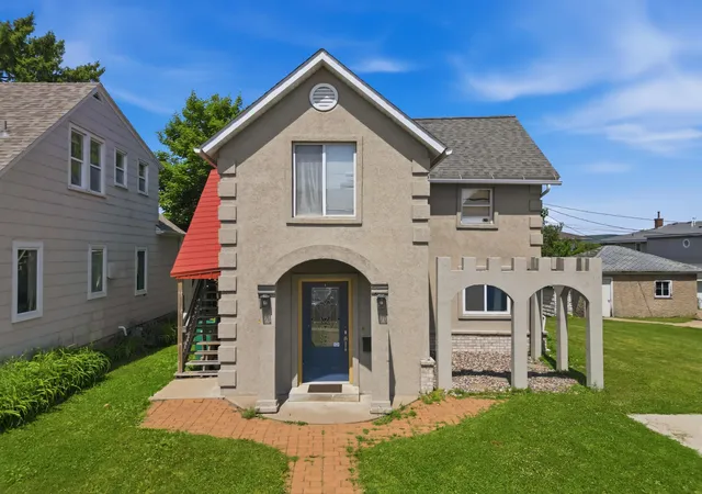 Photo 1 of Sale Pending at 119 Main St E, Wabasha, MN 55981 | MLS# 7086020 | Listing updated on 2026-08-31
