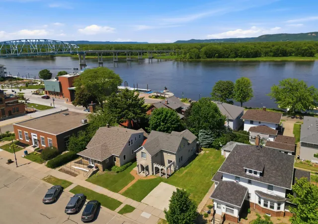 Photo 3 of Sale Pending at 119 Main St E, Wabasha, MN 55981 | MLS# 7086020 | Listing updated on 2026-08-31
