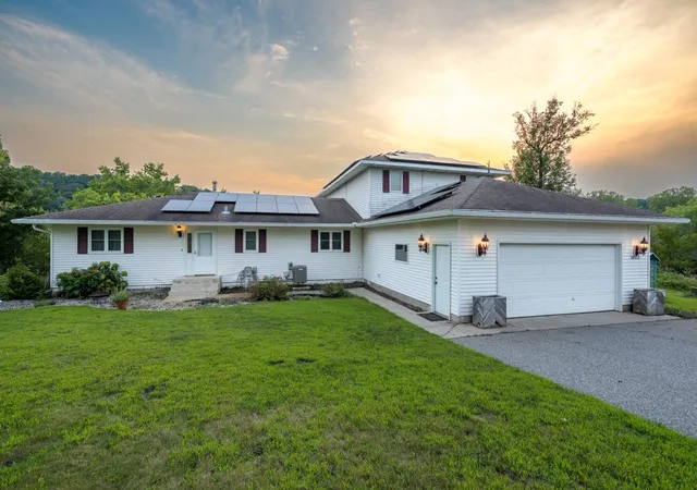 Photo 2 of Single family home for sale at 18512 568th Avenue, Mankato, MN 56001 | MLS# 7086061 | Listing updated on 2026-09-03