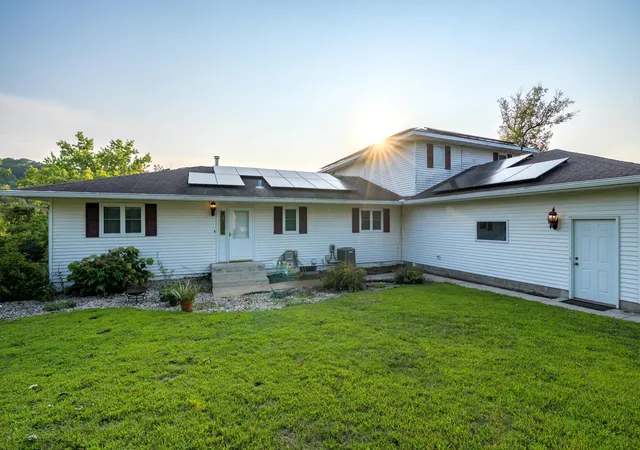 Photo 3 of Single family home for sale at 18512 568th Avenue, Mankato, MN 56001 | MLS# 7086061 | Listing updated on 2026-09-03