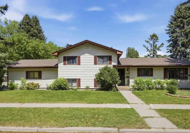 Photo 1 of Single family home for sale at 1304 26th Avenue S, Moorhead, MN 56560 | MLS# 7086071 | Listing updated on 2026-10-07