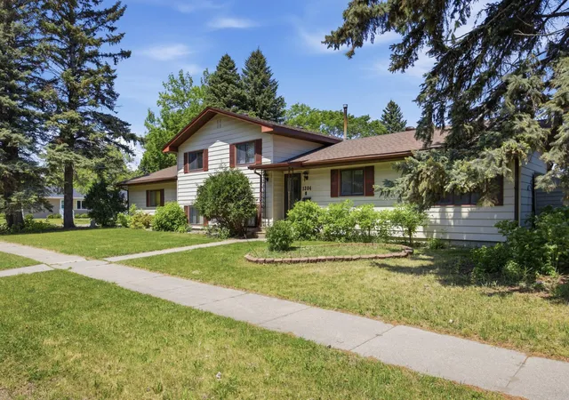Photo 2 of Single family home for sale at 1304 26th Avenue S, Moorhead, MN 56560 | MLS# 7086071 | Listing updated on 2026-10-07