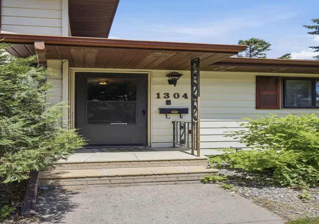 Photo 3 of Single family home for sale at 1304 26th Avenue S, Moorhead, MN 56560 | MLS# 7086071 | Listing updated on 2026-10-07