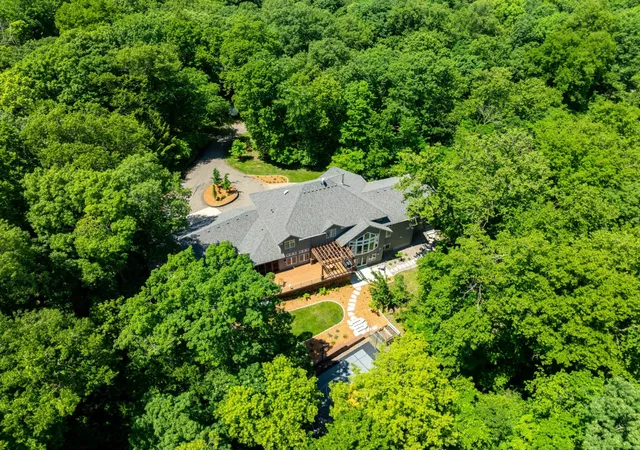 Photo 3 of Single family home for sale at 4400 Ettenmoor Ln SW, Rochester, MN 55902 | MLS# 7086130 | Listing updated on 2026-08-03