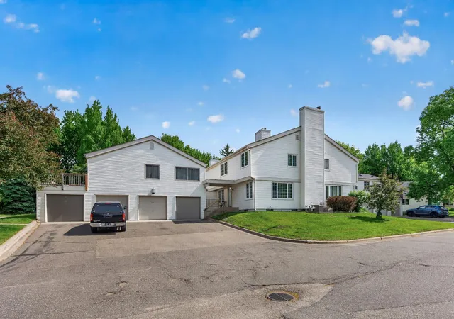 Homes for sale in Woodbury, MN | 313 Elan Ct, Woodbury, MN 55125 | MLS# 7086216