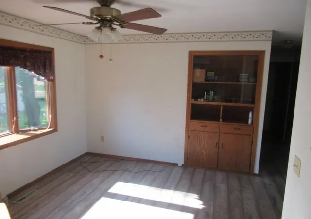 5th image of 513 S Elizabeth Ave, Hills, MN 56138 | MLS# 7086225