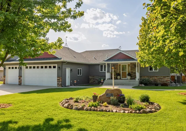 1st image of 2111 Robins Nest Se, Alexandria, MN 56308 | MLS# 7086327