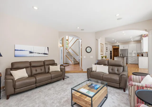 3rd image of 10051 Gristmill Rdg, Eden Prairie, MN 55347 | MLS# 7086343