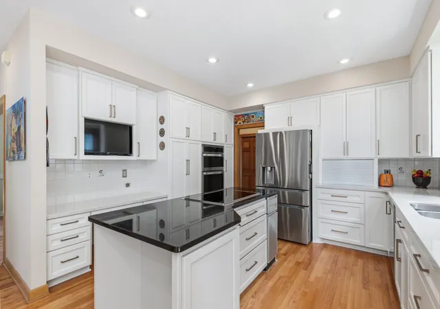 4th image of 10051 Gristmill Rdg, Eden Prairie, MN 55347 | MLS# 7086343