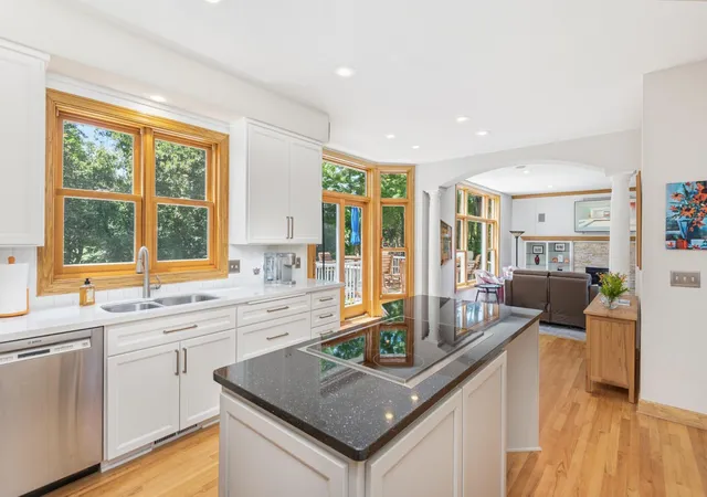 5th image of 10051 Gristmill Rdg, Eden Prairie, MN 55347 | MLS# 7086343