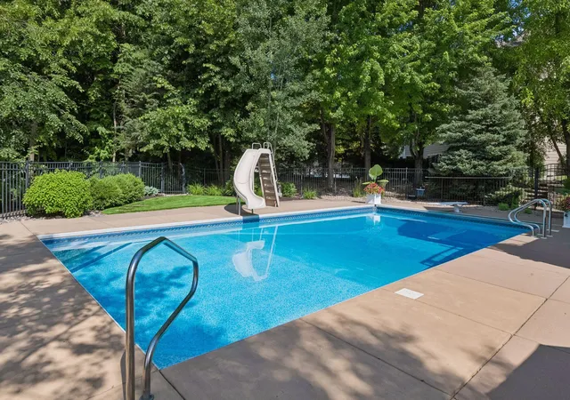 3rd image of 2932 Fairway Dr, Chaska, MN 55318 | MLS# 7086350