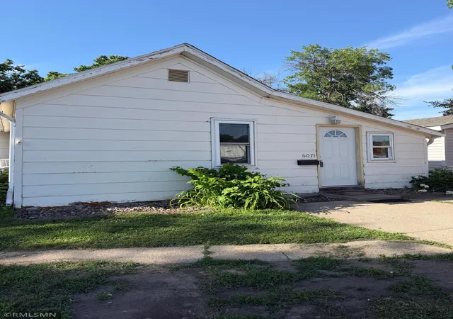 2nd image of 607 1st Ave E, Shakopee, MN 55379 | MLS# 7086404