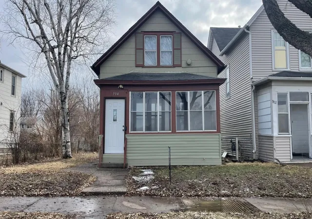 1st image of 904 Jessamine Ave E, Saint Paul, MN 55106 | MLS# 7086478