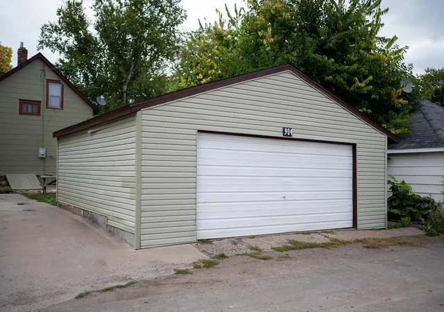 3rd image of 904 Jessamine Ave E, Saint Paul, MN 55106 | MLS# 7086478