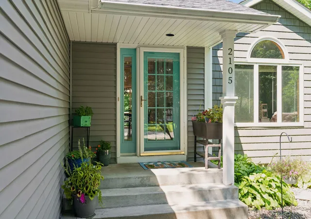 2nd image of 2105 Grimm Rd, Chaska, MN 55318 | MLS# 7086486