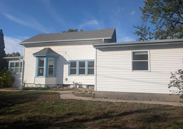 Photo 3 of Single family home for sale at 880 Jackson St, Saint Paul, MN 55117 | MLS# 7086492 | Listing updated on 2026-10-08