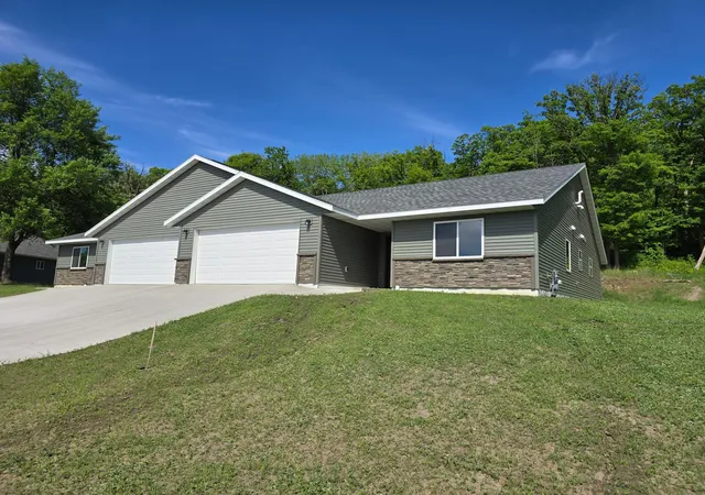 2nd image of 1475 Michigan Ave, Detroit Lakes, MN 56501 | MLS# 7086497