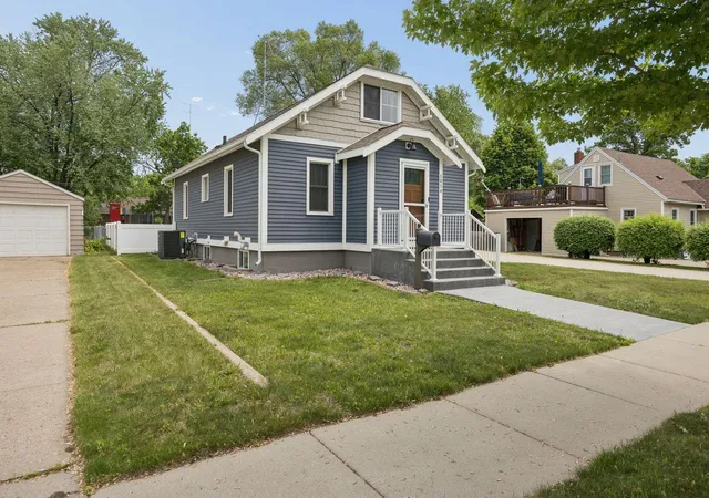 Photo 2 of Single family home for sale at 1014 11th Avenue N, Saint Cloud, MN 56303 | MLS# 7086524 | Listing updated on 2026-08-19