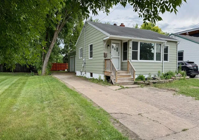 1st image of 326 Elmwood Ave S, Fargo, ND 58103 | MLS# 7086527
