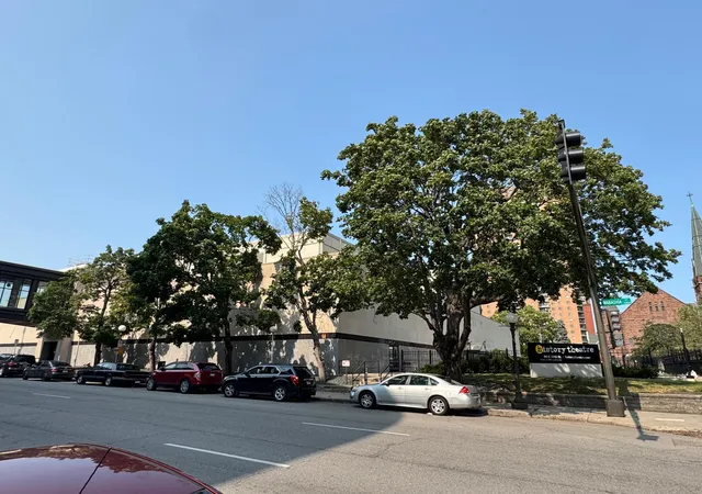 2nd image of 26 10th St W, Saint Paul, MN 55102