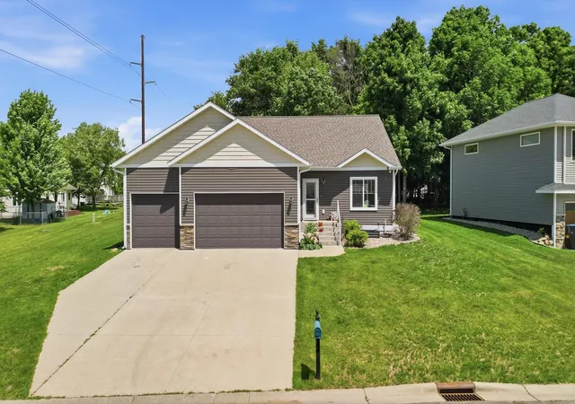 Homes for sale in Mankato, MN | 300 Tanager Rd, Mankato, MN 56001 | MLS# 7086654