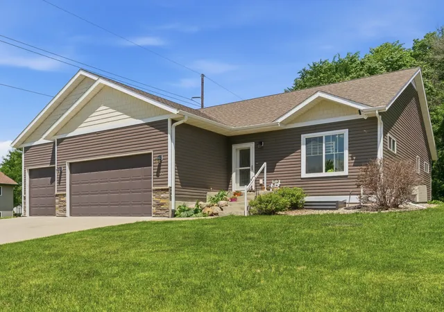 Photo 1 of Single family home for sale at 300 Tanager Rd, Mankato, MN 56001 | MLS# 7086654 | Listing updated on 2026-08-14