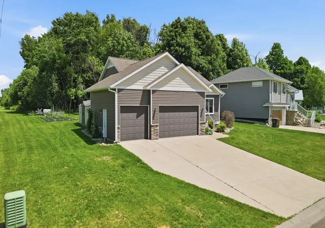 Homes for sale in Mankato, MN | 300 Tanager Rd, Mankato, MN 56001 | MLS# 7086654
