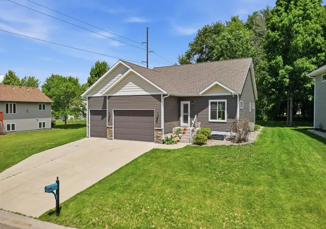 Homes for sale in Mankato, MN | 300 Tanager Rd, Mankato, MN 56001 | MLS# 7086654
