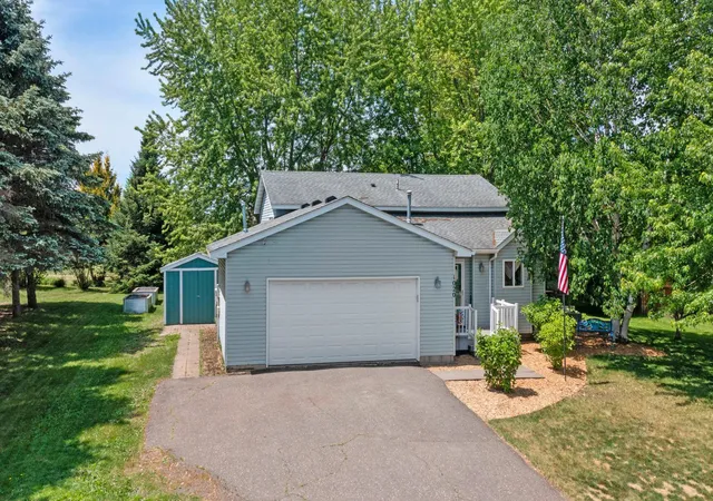 Homes for sale in Braham, MN | 1020 Southview Ave, Braham, MN 55006 | MLS# 7086669