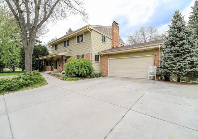 1st image of 1525 Saint Croix Cir, Golden Valley, MN 55422 | MLS# 7086686