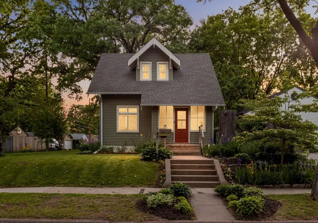 1st image of 745 Aldine St, Saint Paul, MN 55104 | MLS# 7086711