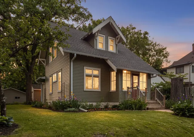 2nd image of 745 Aldine St, Saint Paul, MN 55104 | MLS# 7086711