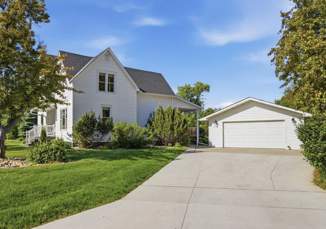 Photo 3 of Single family home for sale at 1323 S River Dr, Moorhead, MN 56560 | MLS# 7086741 | Listing updated on 2026-10-07