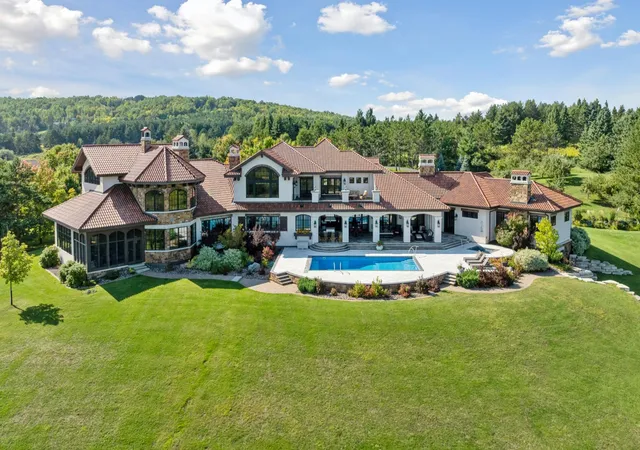 1st image of 2824 Jean Duluth Rd, Duluth, MN 55804 | MLS# 7086765
